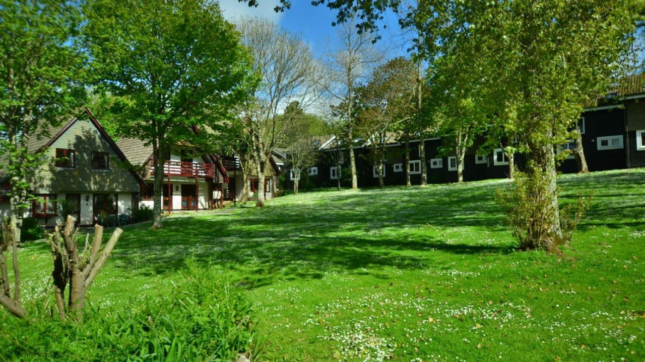 01 Tudor Court, Tolroy Manor Хейл Экстерьер фото